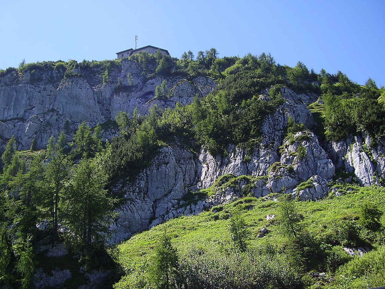The Kehlsteinhaus, known as the "Eagle's Nest", before the fire (file photo) · Photo: Tobi85 / Public domain · Wikimedia Commons The Kehlsteinhaus, known as the "Eagle's Nest", before the fire (file photo)